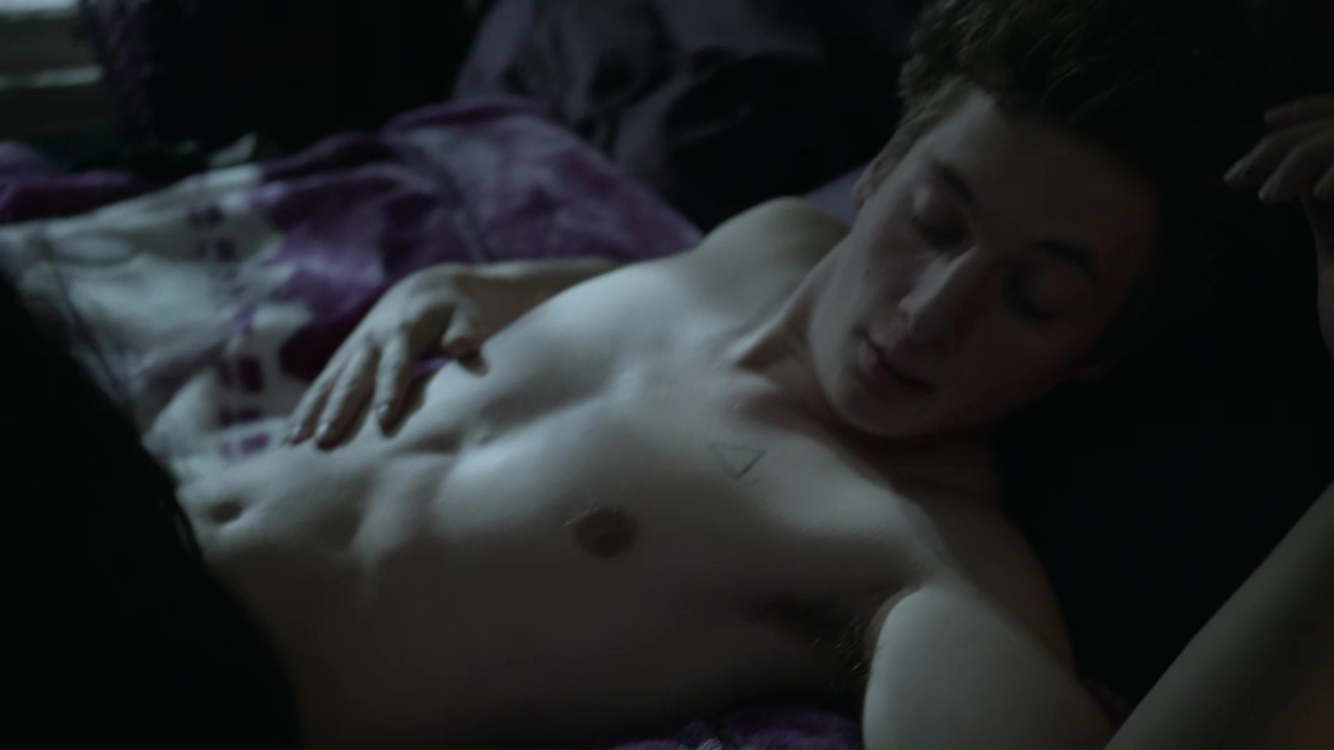 ausCAPS: Jeremy Allen White nude in Shameless 4-04 "Stranger