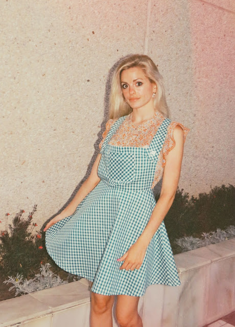 Alejandra Colomera luciendo un pichi de cuadros vichy verde