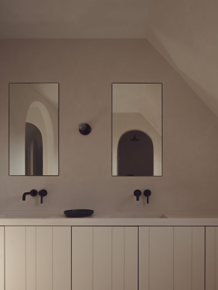 ����� ����� ���� est-living-nathalie-