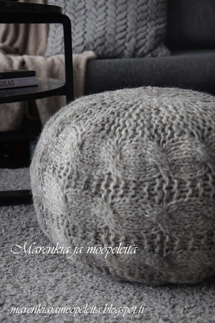 Knitted footstool / Perfect Home