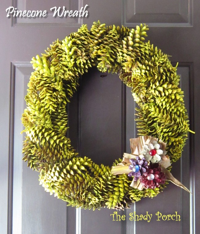Pine Cone Wreath for Fall #Crafts #DIY #Pine cone #pinecones #decorations #autumn #fall #wreath