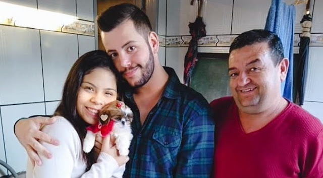 Vereadores presenteiam família de Bolinha, cachorra shih tzu morta após atentado
