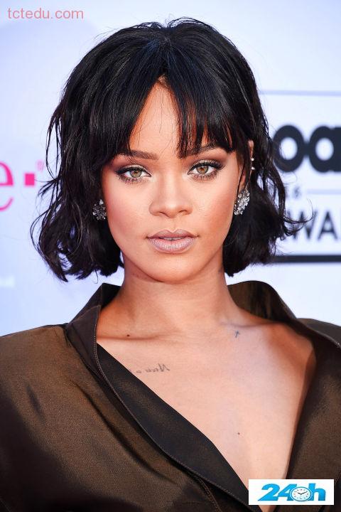 15 kiểu tóc ấn tượng cộp mác Rihanna