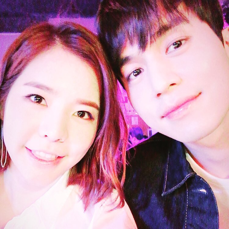 Wonderful Generation: SNSD Sunny snap a cute photo with Lee Dong Wook