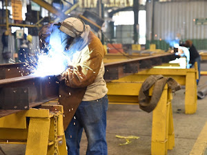 Trabajar: work, job, labor, toil, slog, chug, grind