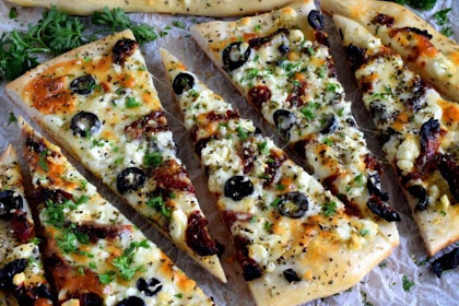 HOMEMADE MEDITERRANEAN FLATBREAD