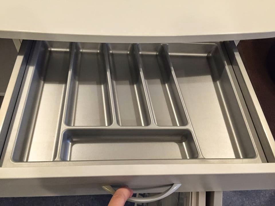 Colour up your office !: Der mobile Kaffeeschrank mit Rollen und