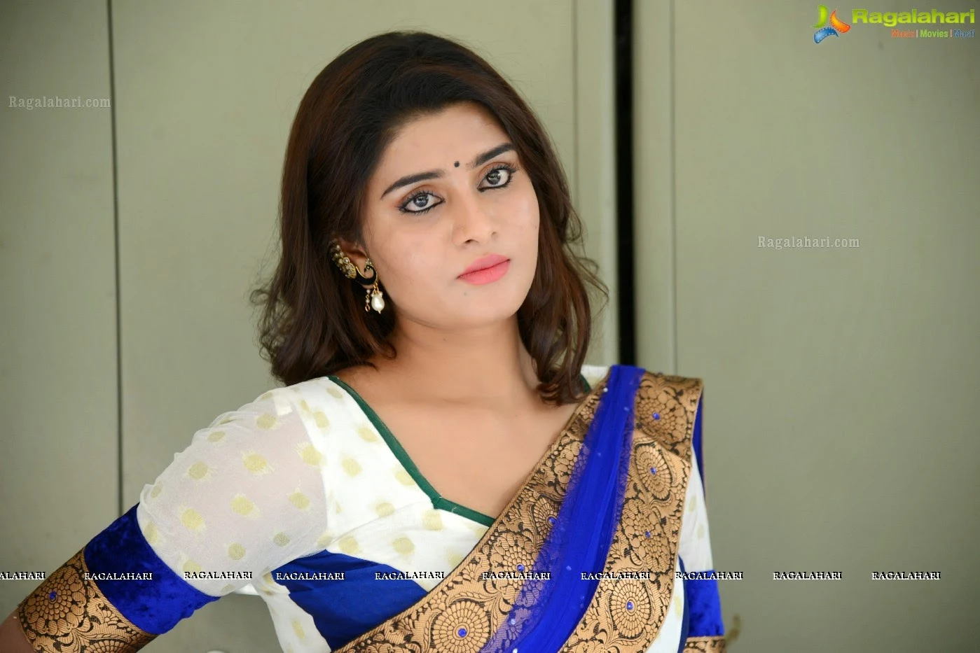 Kumpulan Wallpaper Artis Cantik Asal Indian - Harini si cantik manja