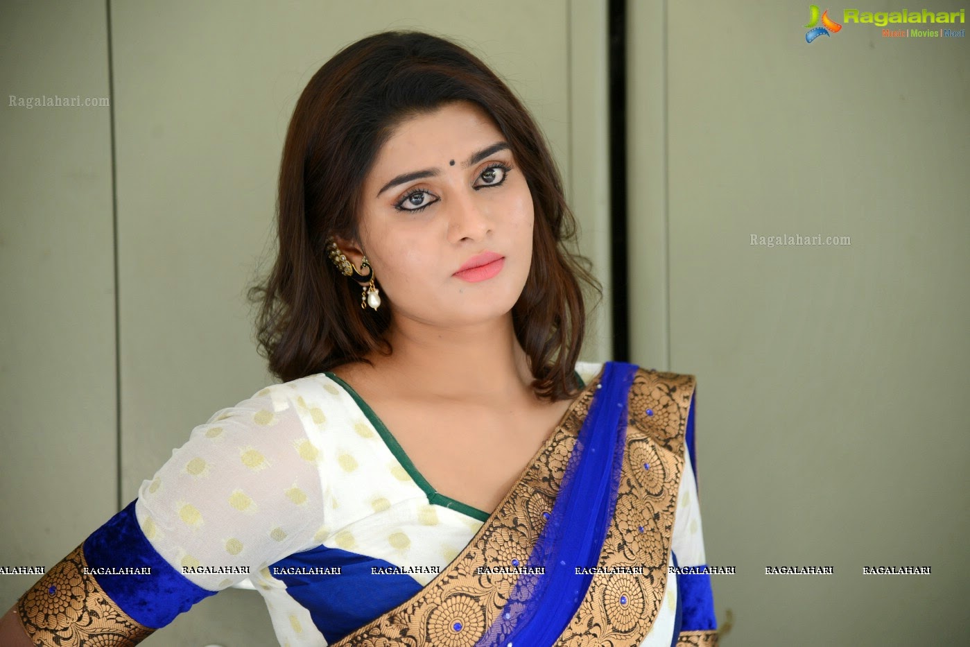 Kumpulan Wallpaper Artis Cantik Asal Indian - Harini si cantik manja