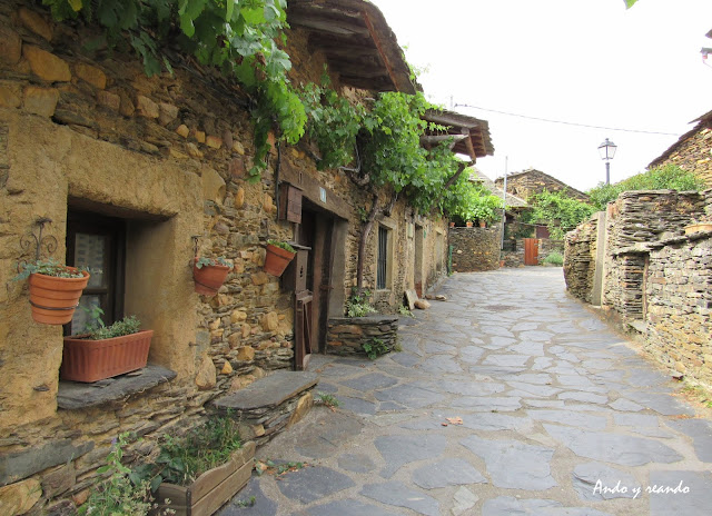 Roblelacasa, casas de pizarra, pueblos de Arquitectura Negra