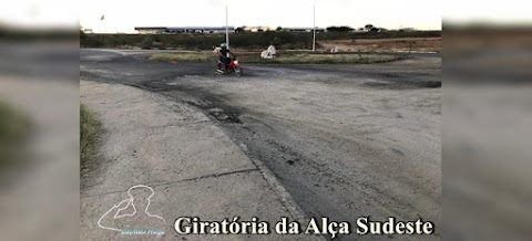 Buracos na rotatória da Alça Sudeste