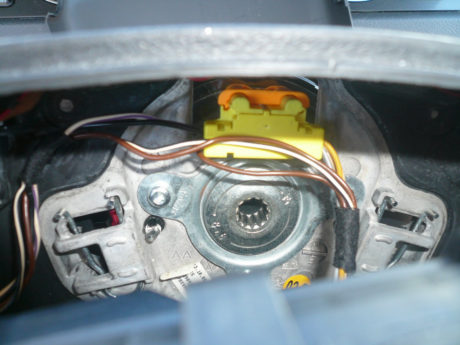 VW Passat Repair How to replace the Steering Wheel Clockspring on a 2006 VW Passat 2.0T (Part 2).