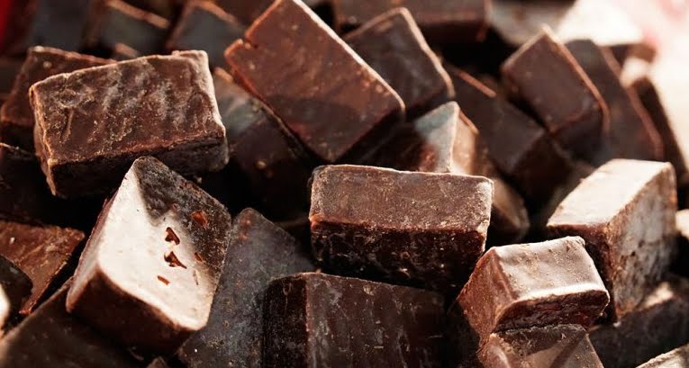 Il cioccolato fa bene alla salute, più scuro meglio è.