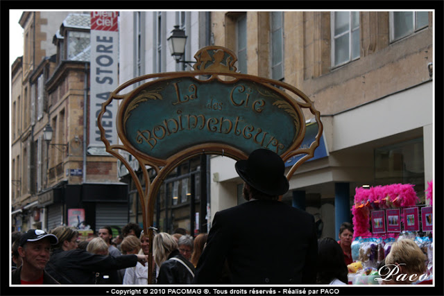 triporteur lors du festival mondial des théâtres marionnettes de charlevilles mezières