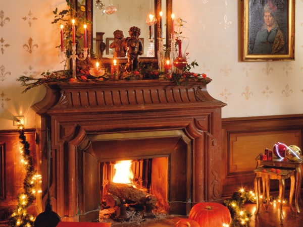 Fireplace Mantel Home Decoration Idea in Christmas Festival
