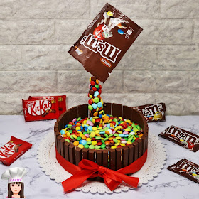 Torta Con M M S O Smarties E Kitkat Gravity Cake Carmy In Cucina Food Blogger Napoli Ricette Facili E Veloci