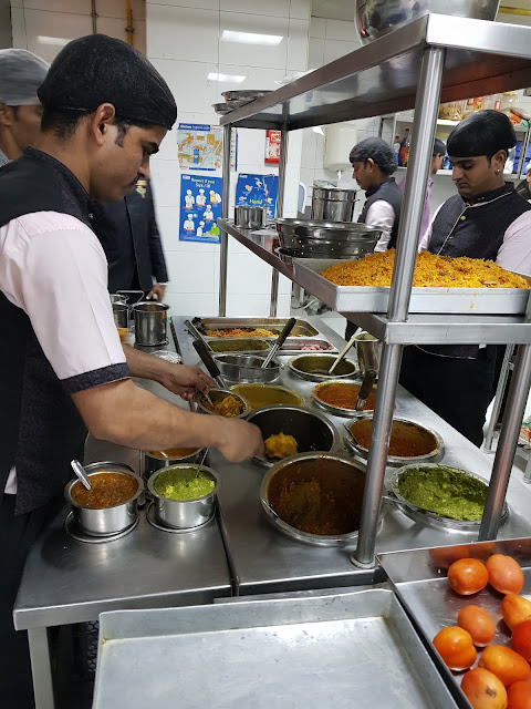 food blogger dubai indian vegetarian rajasthali thali rajdhani