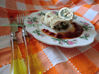 Rulada din piept de pui umpluta cu spanac / chicken roulade stuffed with spinach