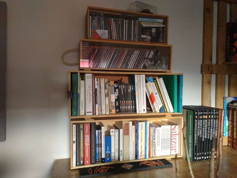 Reusing wooden boxes [books and deco] / Reusando caixas de madeira