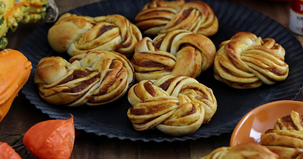 süße Hefeknoten mit würziger Kürbisfüllung - Biskuitwerkstatt