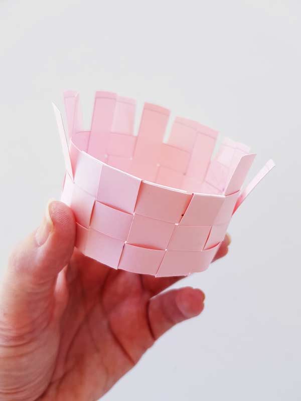 How to make a Paper Weaved Basket Free Printable crafts for kids