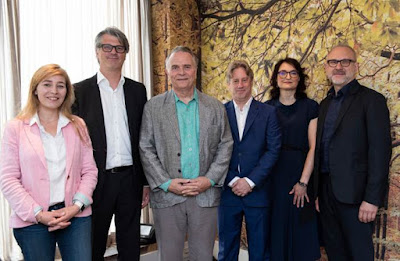 Aurelie Baujean (Opera Rara), Markus Petersen (Warner Classics), Sir Mark Elder, Henry Little (Opera Rara), Susanne McBurney (Warner Classics), Patrick Lemanski (Warner Classics) (Photo Russell Scott/Opera Rara) Aurelie Baujean (Opera Rara), Markus Petersen (Warner Classics), Sir Mark Elder, Henry Little (Opera Rara), Susanne McBurney (Warner Classics), Patrick Lemanski (Warner Classics) (Photo Russell Scott/Opera Rara)
