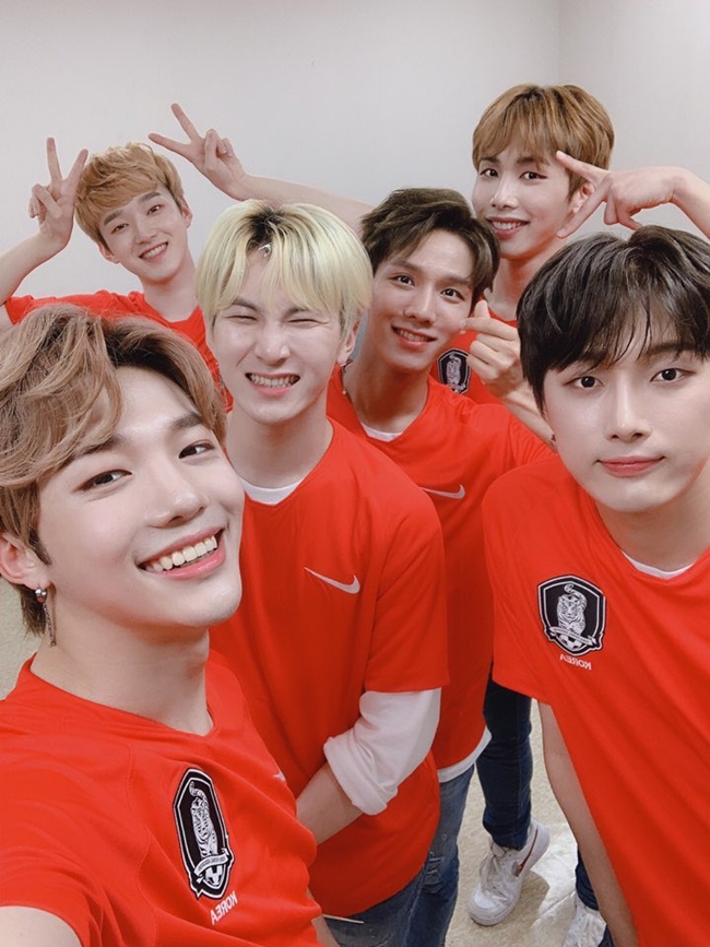 톤다운하니까 얼굴 훨 사는것 같은 아이돌 | 인스티즈