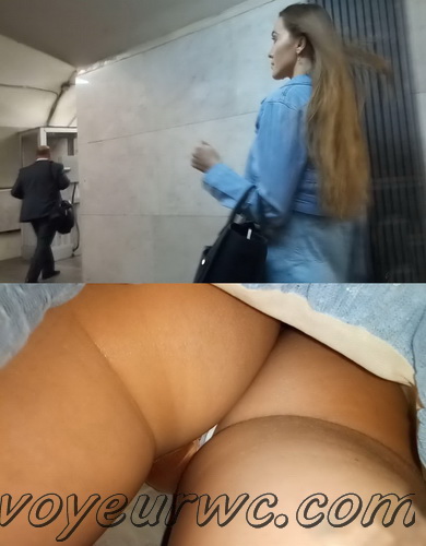 Upskirts 4329-4338 (Secretly taking an upskirt video of beautiful women on escalator)