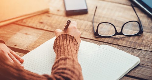 Alur cerita atau jalan cerita disebut