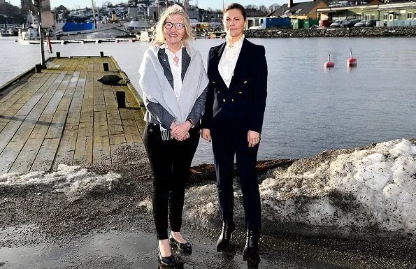 H&M navy blue blazer gold buttons, Baum und Pferdgarten blouse, Gianvito Rossi Levy ankle boots