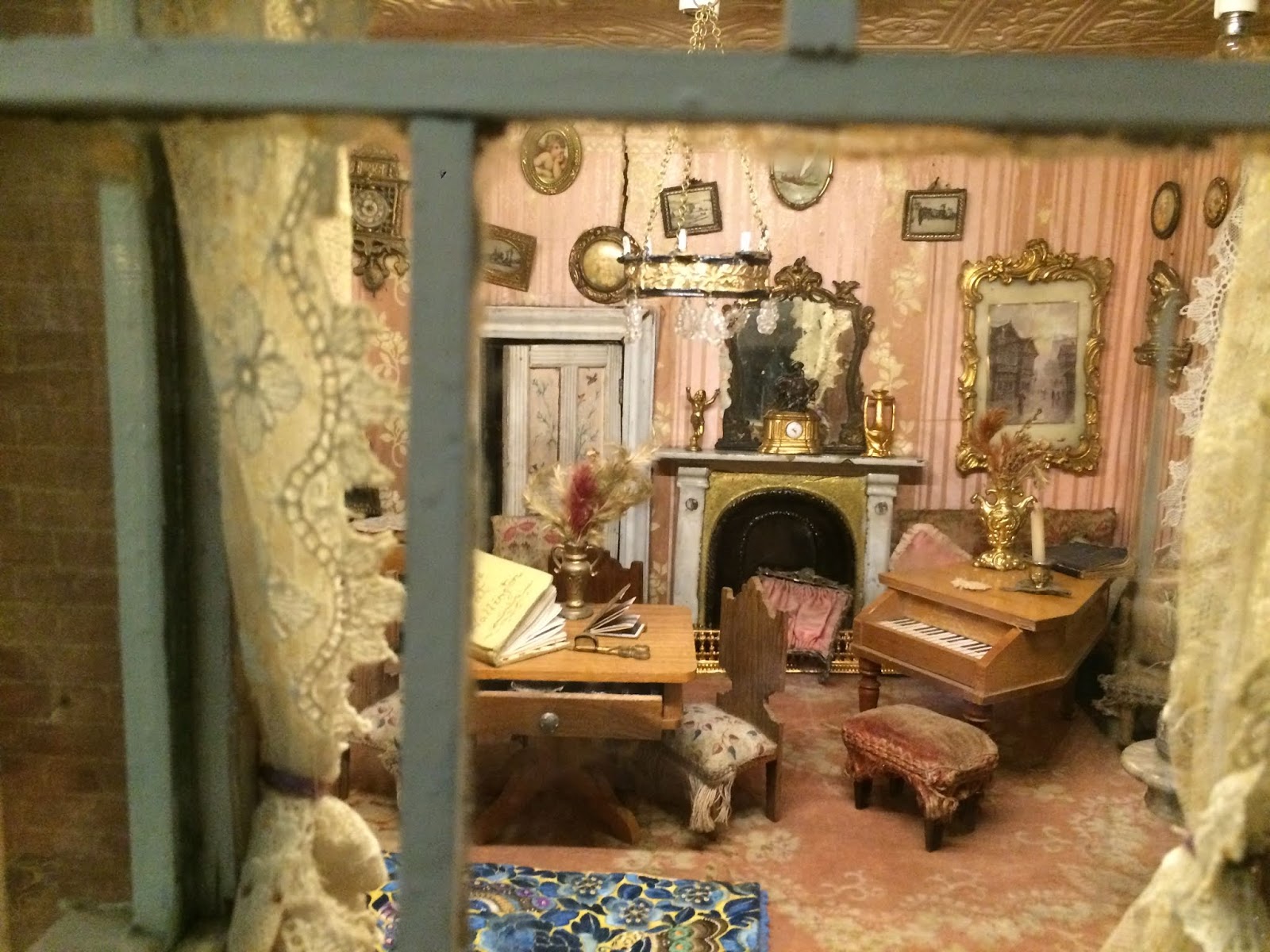 Dollshouse Trips and Shows