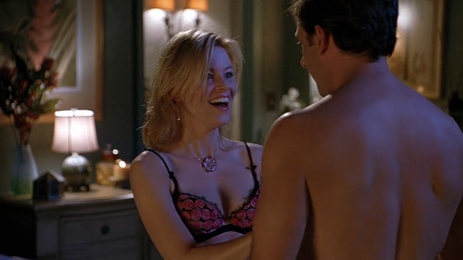 Beth (Elizabeth Banks) .