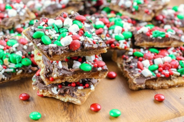 Christmas Toffee Crack #desserts #christmas