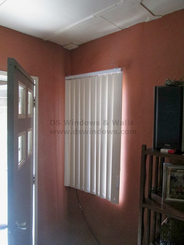 The Good Match Up of a Strong and a Light Color PVC Vertical Blinds