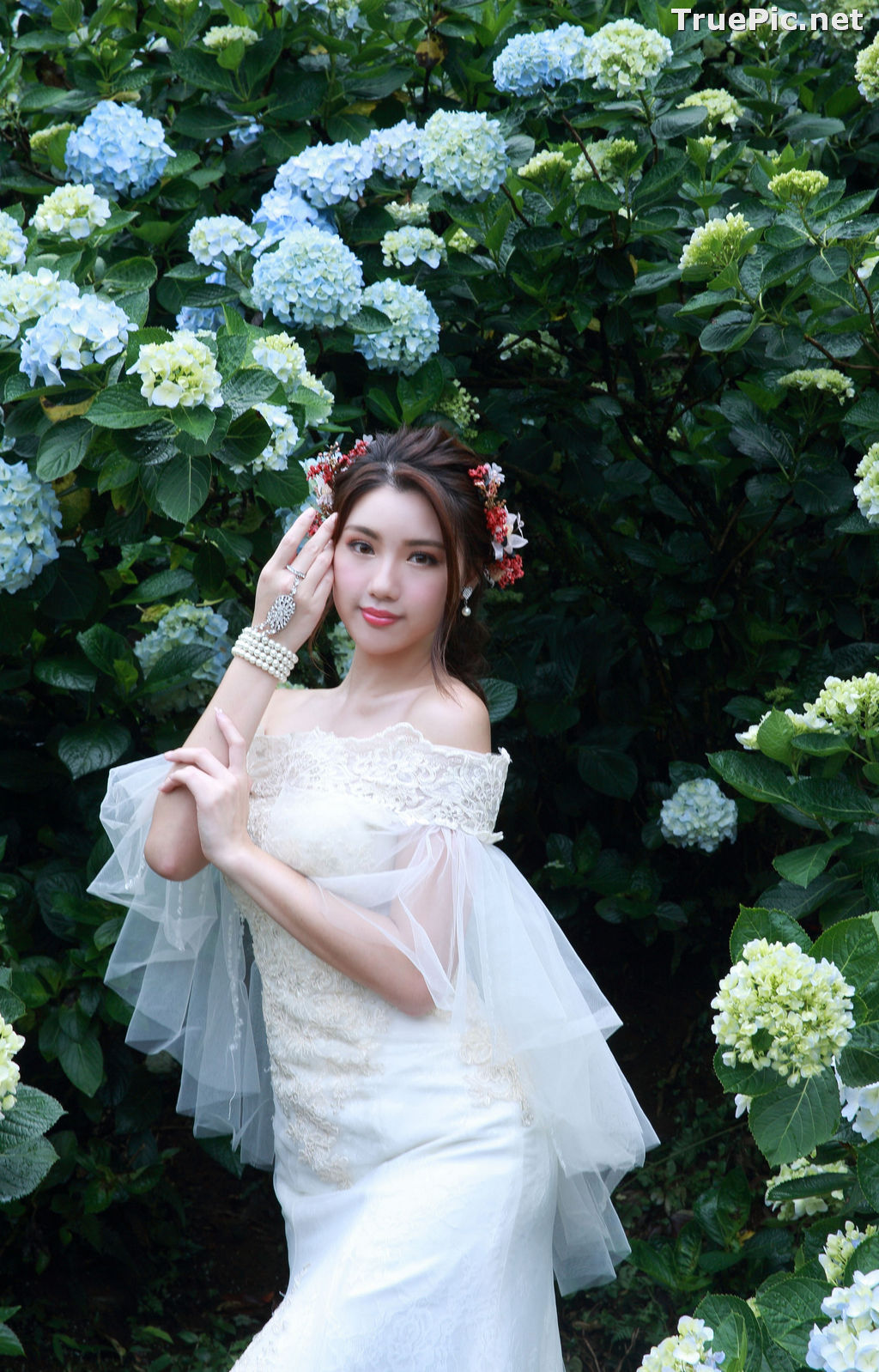Image Taiwanese Model - 張倫甄 - Beautiful Bride and Hydrangea Flowers - TruePic.net - Picture-11