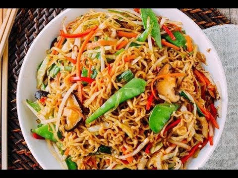 Mì xào xúc xích giá đỗ thần tốc nên thử cho bữa sáng bận rộn