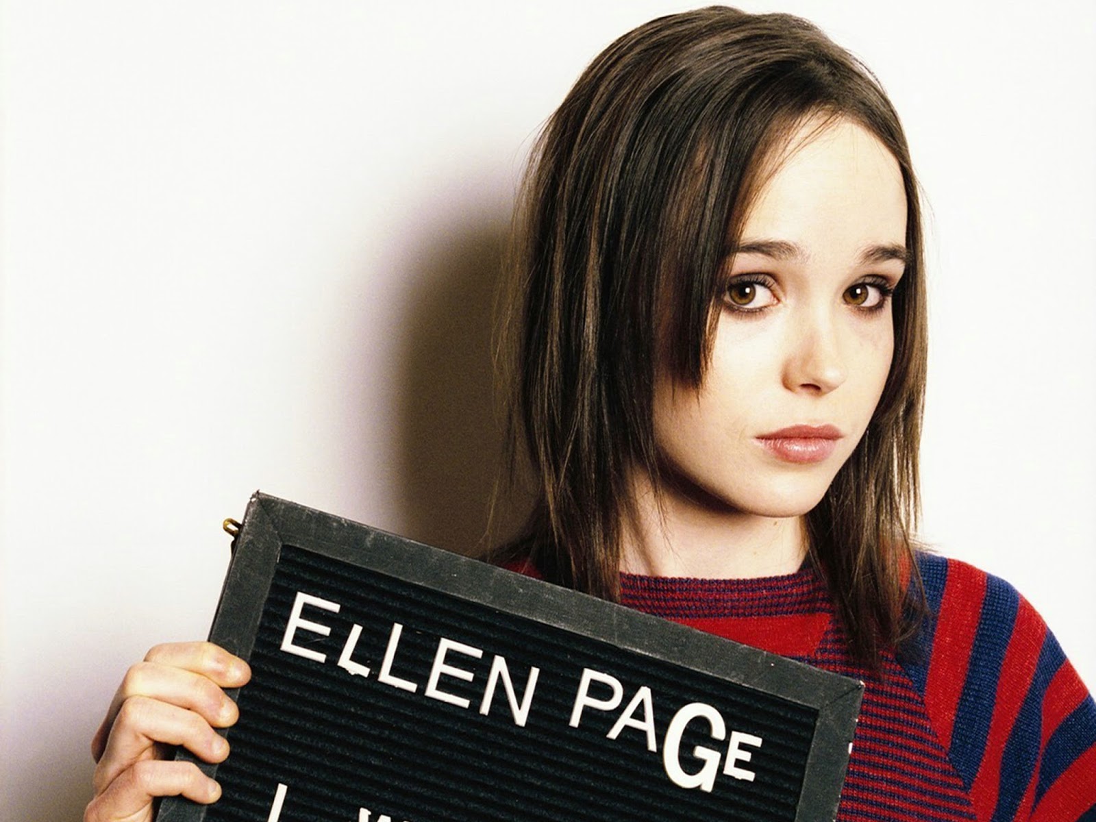 Page 2017. Эллен пейдж леденец. Ellen Page 2005. Эллен пейдж 2004. Эллен пейдж 2003.