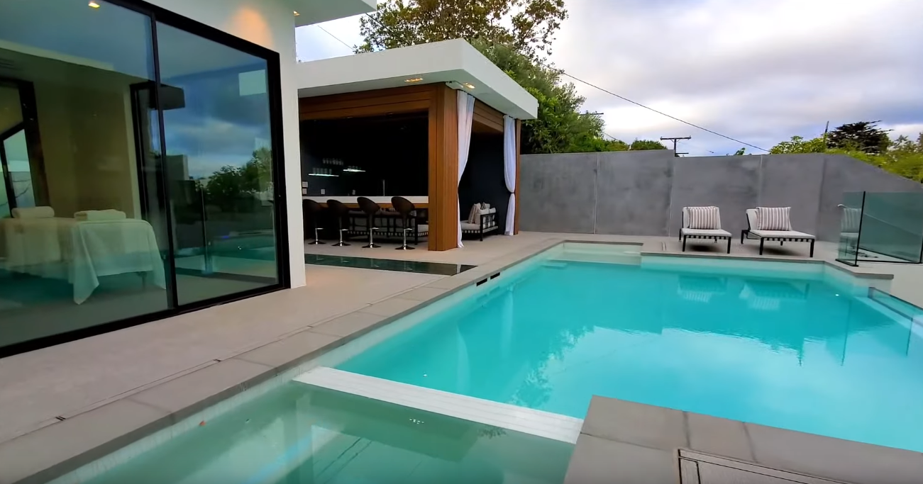51 Photos vs. $6.4 Million Jaw Dropping Modern Residence in Los Angeles | LUXURY LISTING - Luxury Home & Interior Design Tour 51 Photos vs. $6.4 Million Jaw Dropping Modern Residence in Los Angeles | LUXURY LISTING - Luxury Home & Interior Design Tour