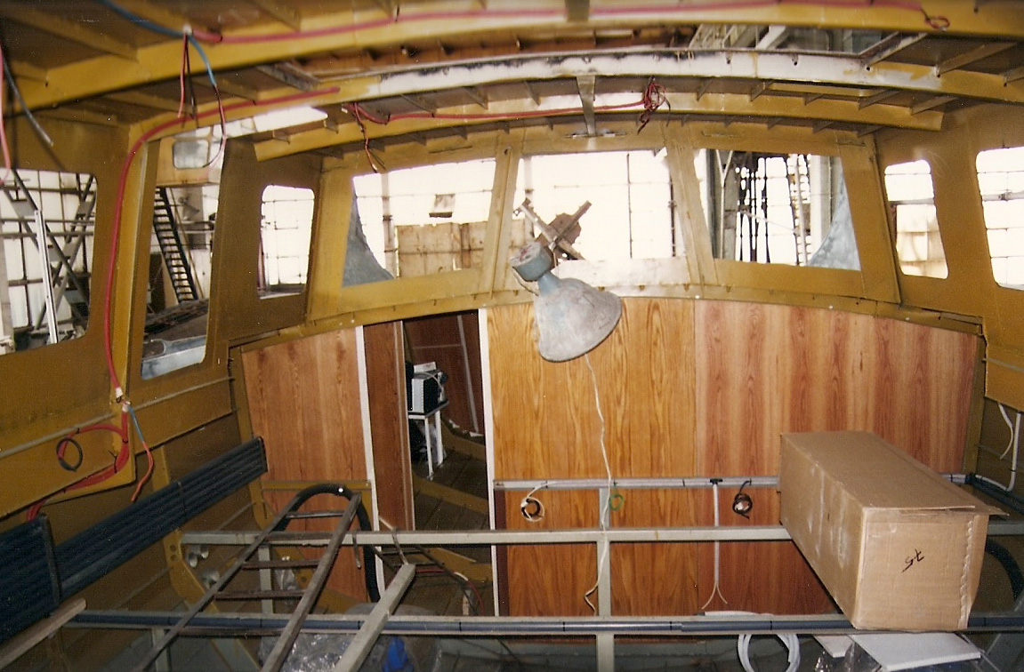 Velero Simbad: Interiores en un barco metalico