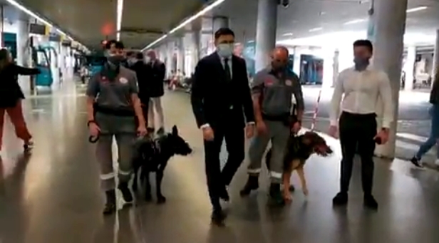 Dos vigilantes caninos, y sus respectivos guías de la empresa Securitas reforzará la seguridad en las principales estaciones de