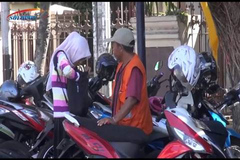Inilah Alasan Kenapa Tukang Parkir Tetep Pantas Kamu Bayar