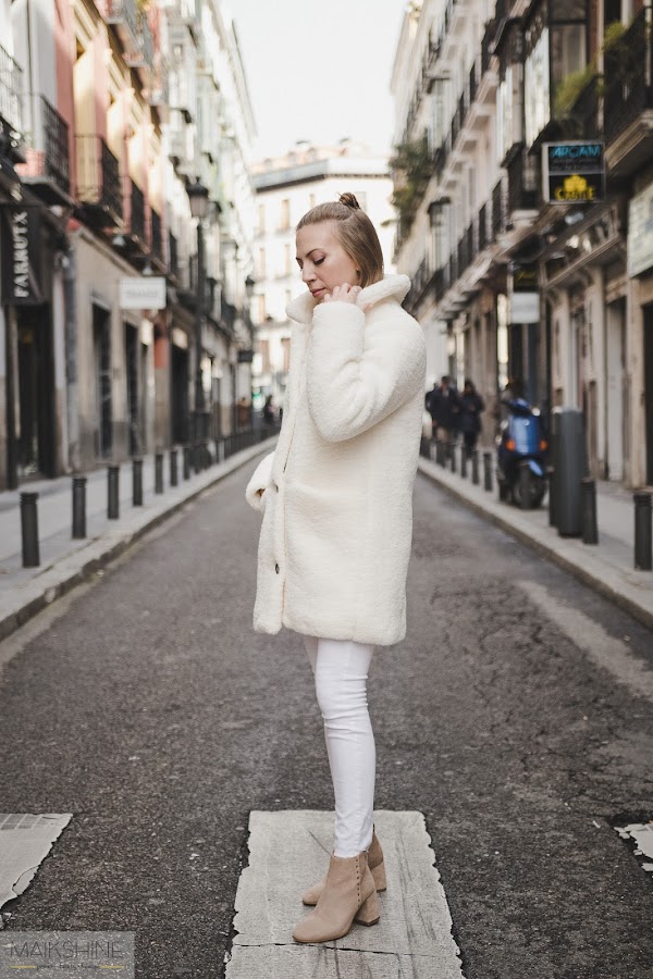 Outfit abrigo peluche blanco