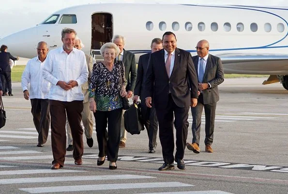 Princess Beatrix visited the Washington Slagbaai National Park. Princess Beatrix visited the Kolegio Strea Briante school