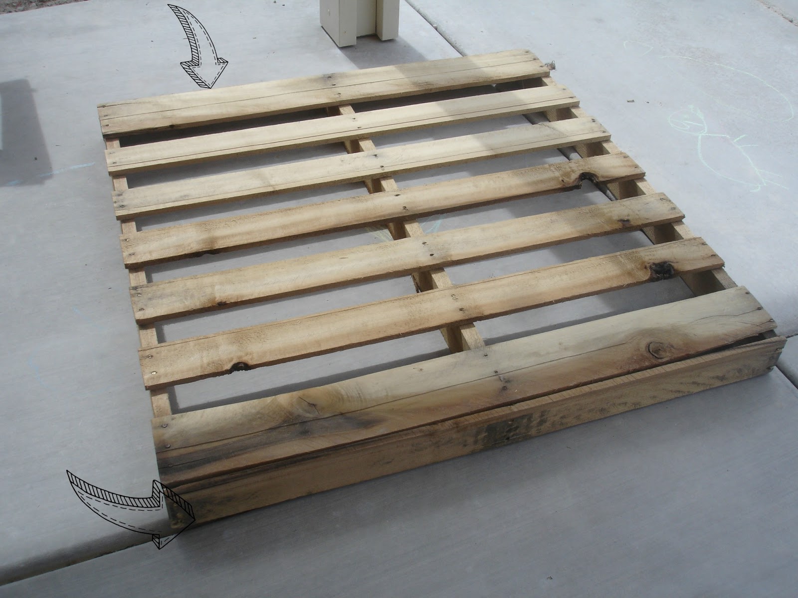 Alex Haralson: Rustic Pallet Patio Table (for FREE)