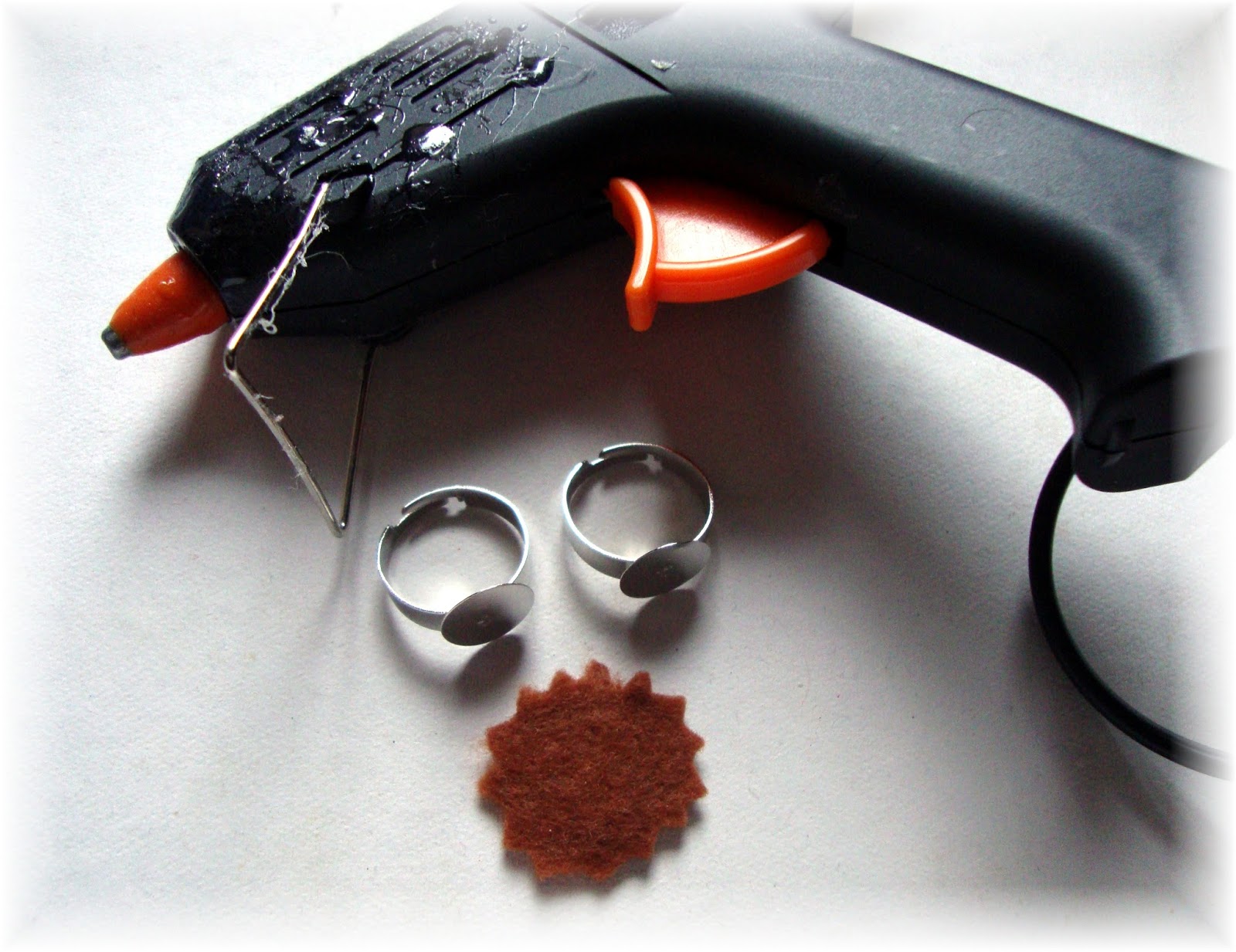 CREACIONES BATIBURRILLO: ANILLOS DE PIEDRAS PINTADAS