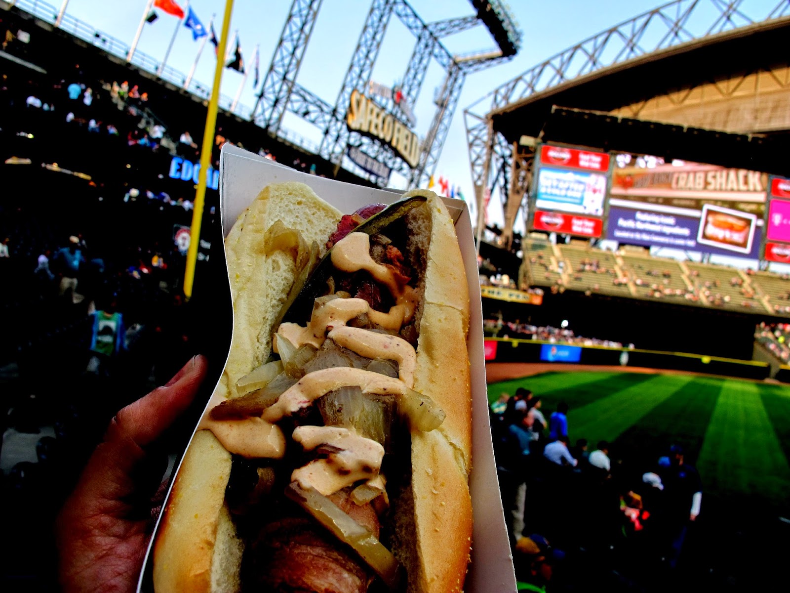 mariners hot dogs