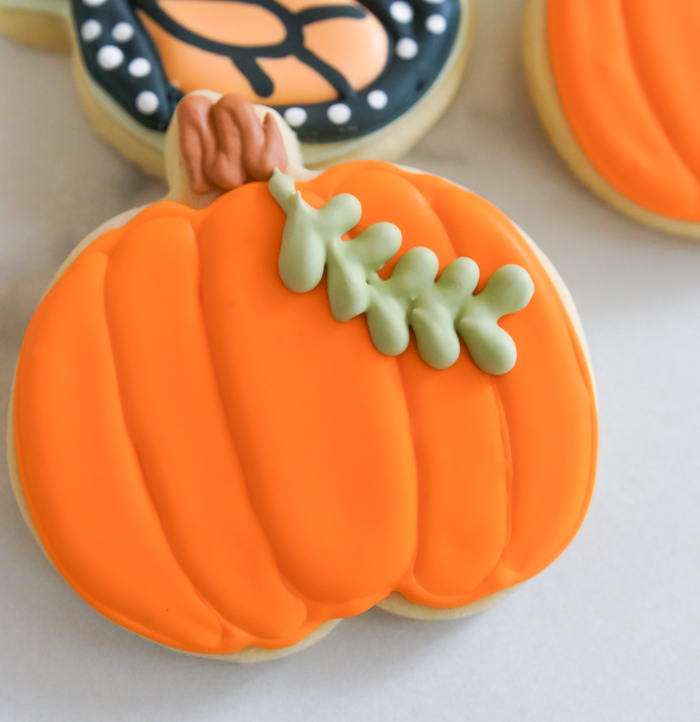 How to Decorate Simple Pumpkin Cookies