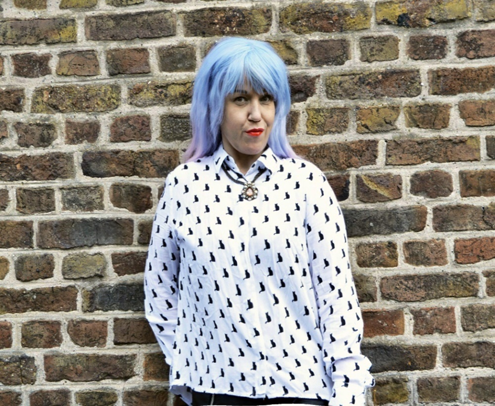 Autumn Streetstyle with Blouse & Retro adidas Blouson