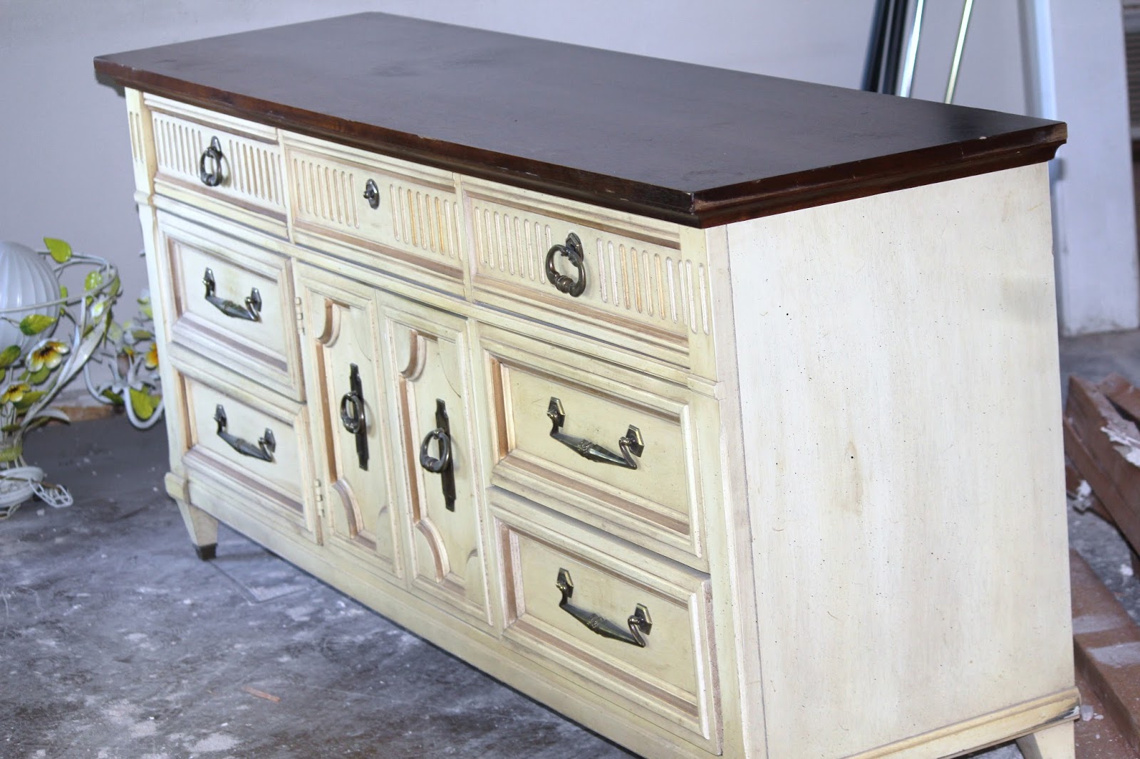 ClutterBuggz Online Yard Sale Classy Dresser SOLD