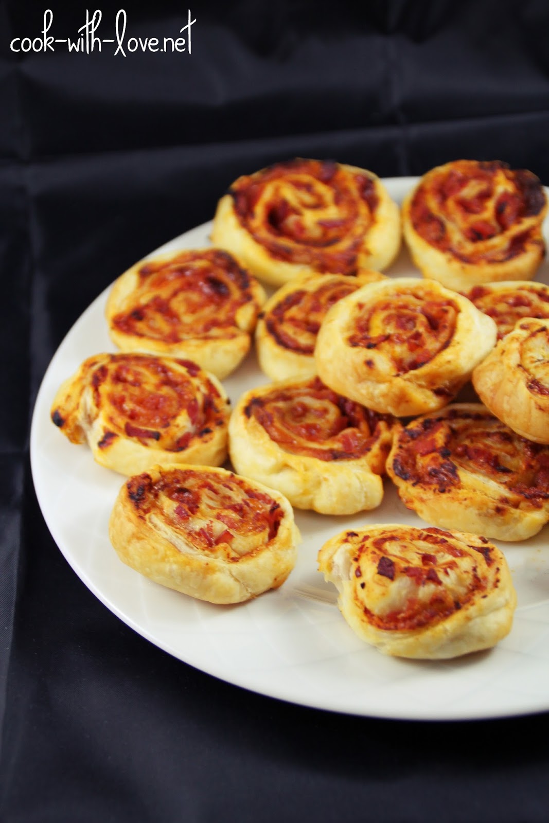 ROULÉS FEUILLETÉS TOMATE BACON ~ Cook with love